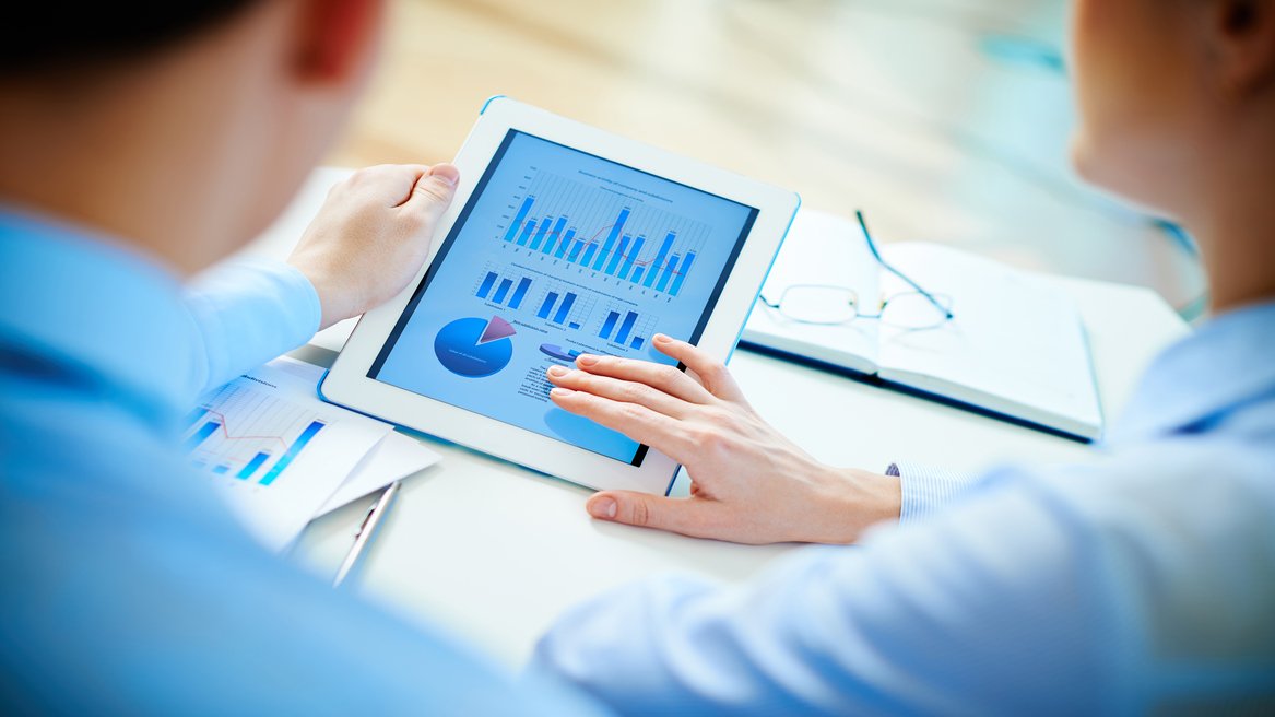 Building Real-Time Decision Systems in Healthcare: From Data Pipelines to Actionable Insights